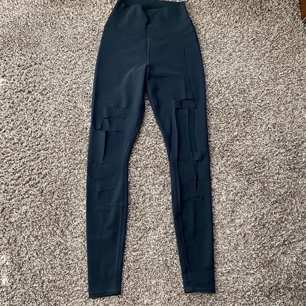 Alo Yoga High-Waist Ripped Warrior Legging - Picture 2 of 7